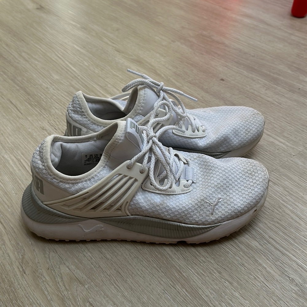 White puma sneakers